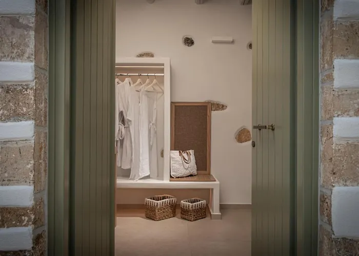 Mint Private Pool And Jacuzzi By Checkin Hersonissos (Crete)